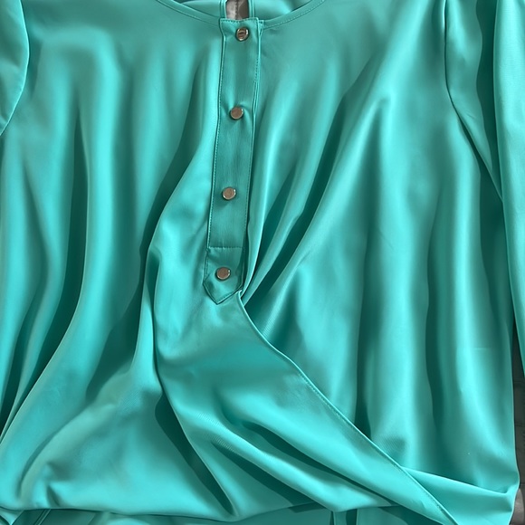 Beautiful Bebe Top 💎 - Picture 2 of 12